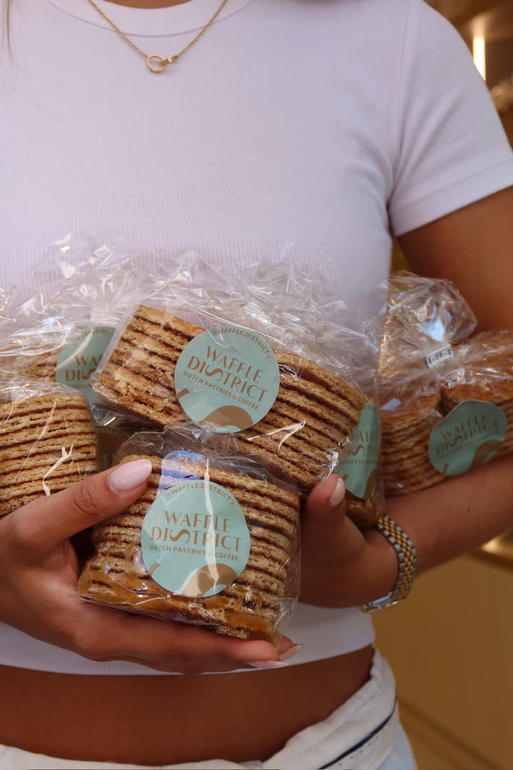 Verpakte stroopwafels van Waffle District, vastgelegd door Faymous